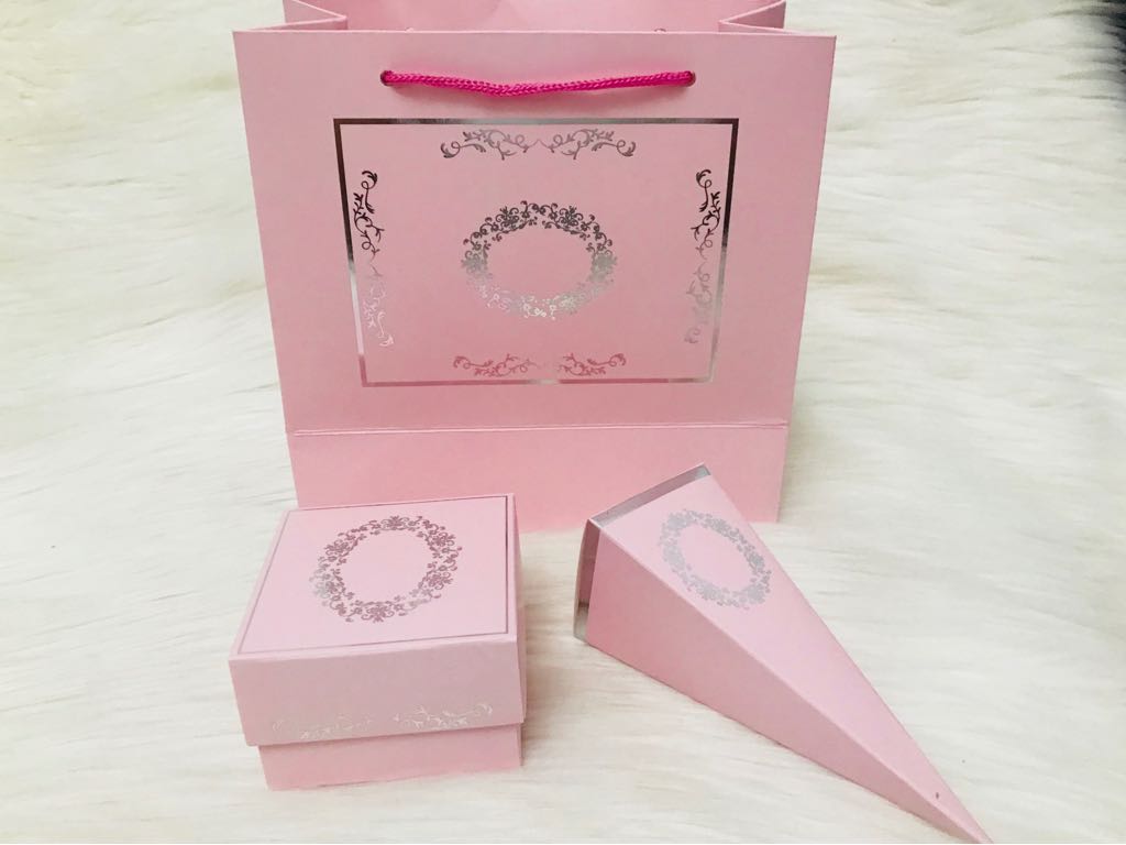 Karton Çanta Pembe (Desen 2) — galeri görseli